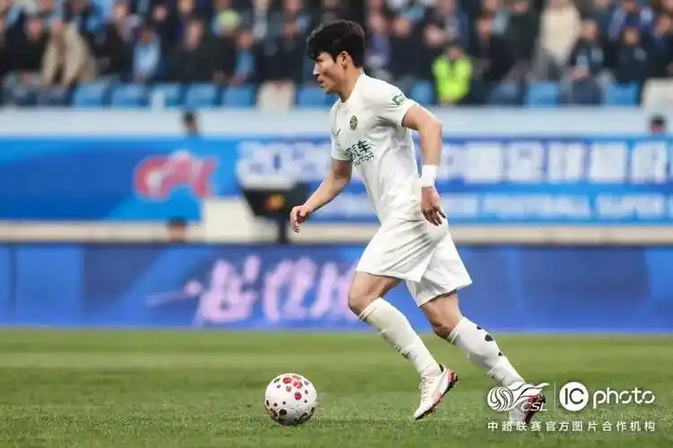 欧冠对决：巴黎圣日耳曼 VS 曼联